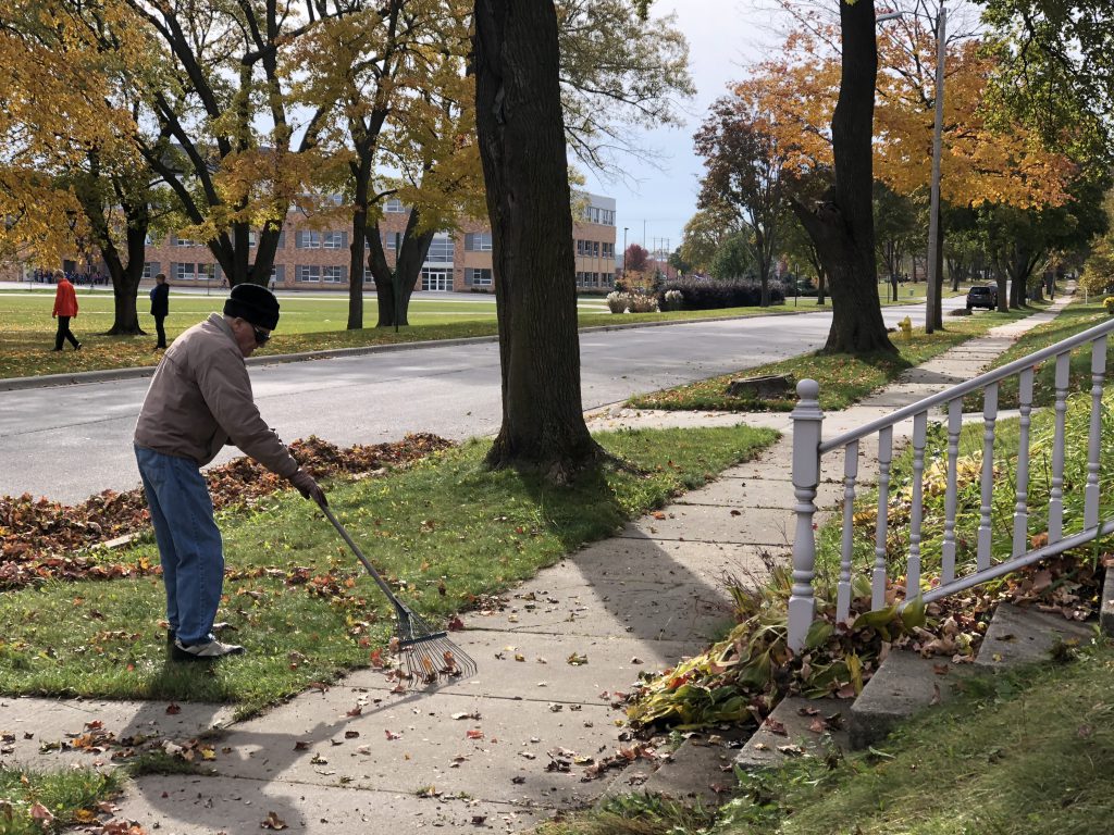 Leaf collection in Hartford, Germantown and West Bend Washington
