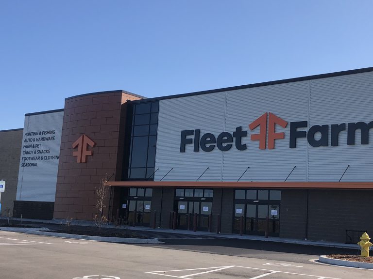 grand-opening-date-posted-at-new-fleet-farm-in-west-bend-washington