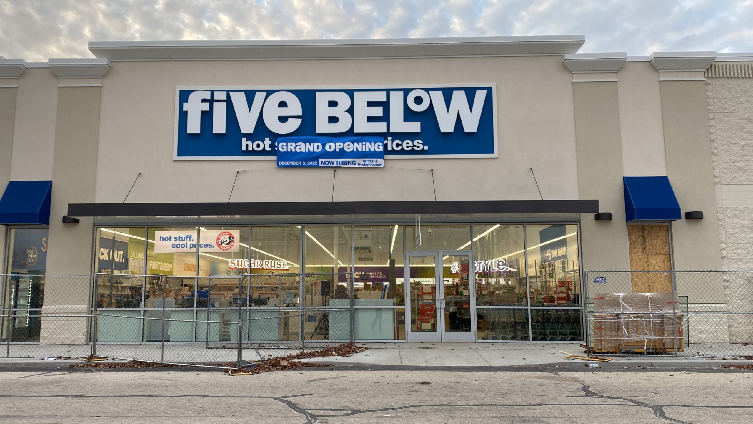 Discount teen retailer Five Below signs leases for two new stores in  Milwaukee area - Milwaukee Business Journal