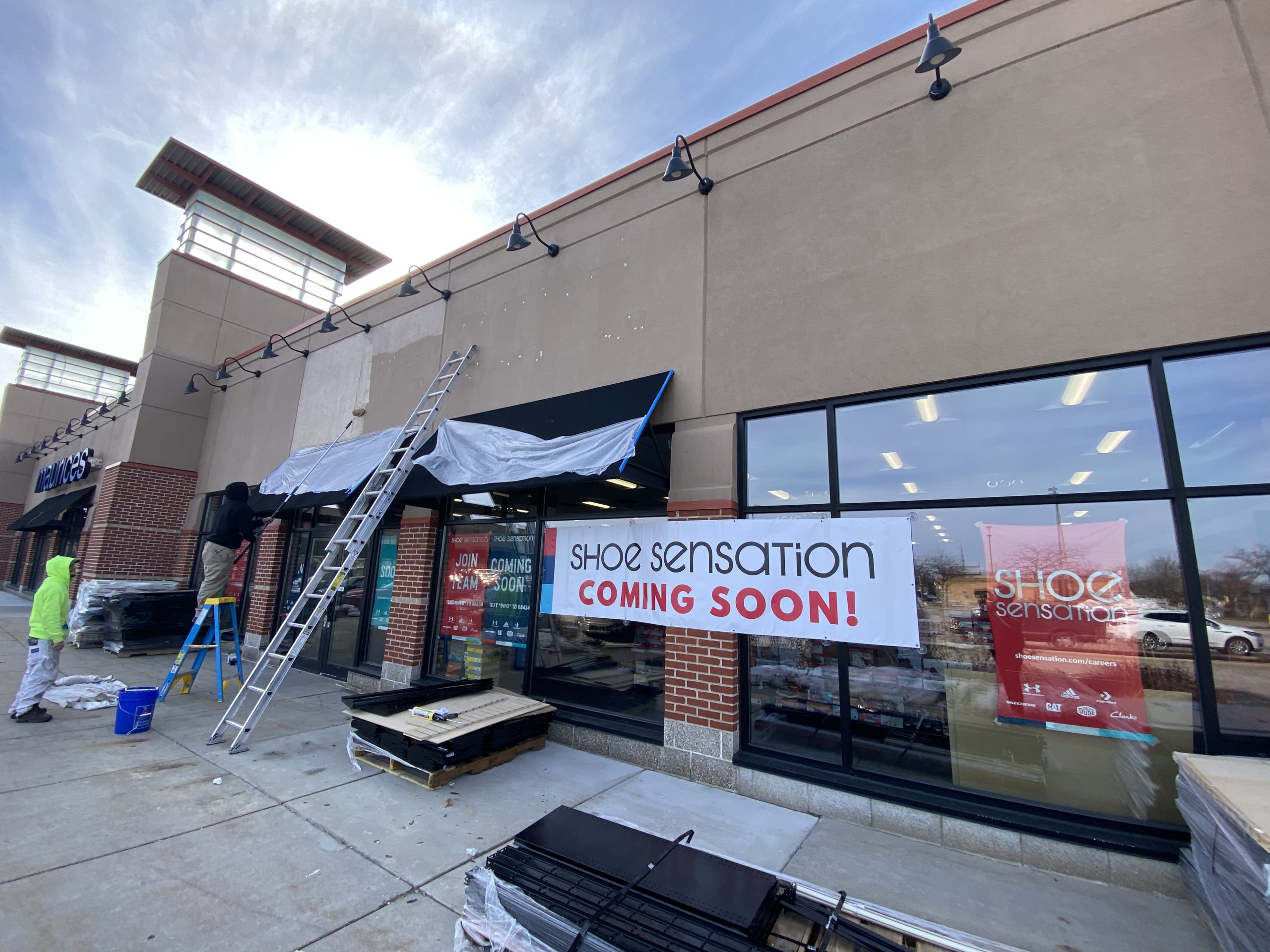 REAL ESTATE  Opening date for new shoe store in West Bend, WI - Washington  County Insider