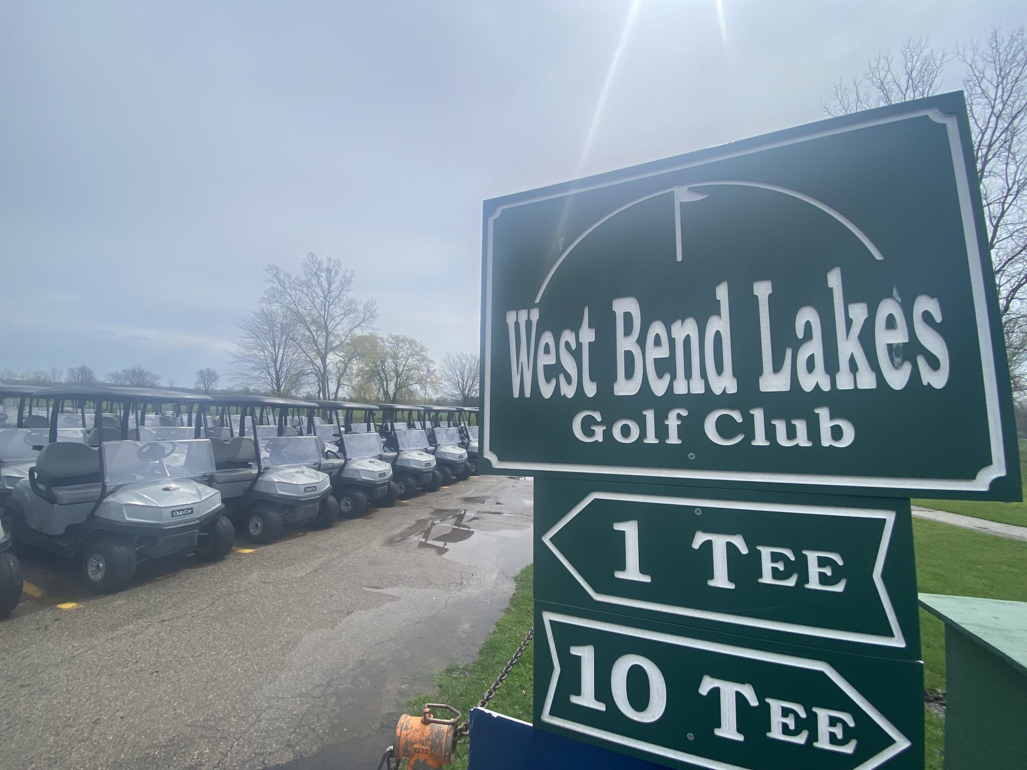 West Bend Lakes Golf Course open as temps near 50 degrees move in this